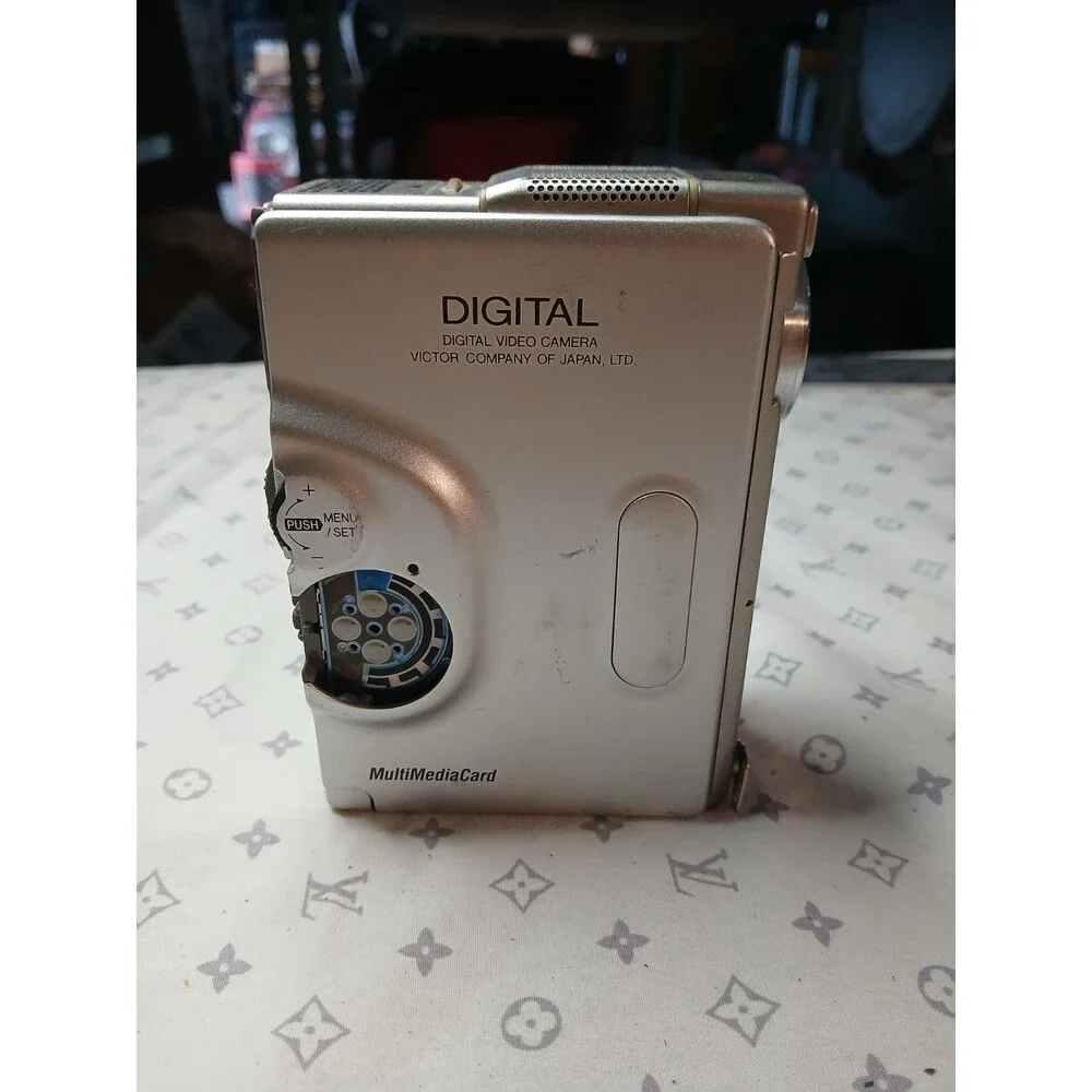 JVC CyberCam GR-DVM70 MiniDV Camcorder 10x/200x Zoom 2.5